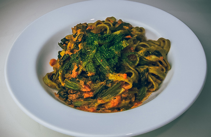 蟹とトマトのクリームパスタ